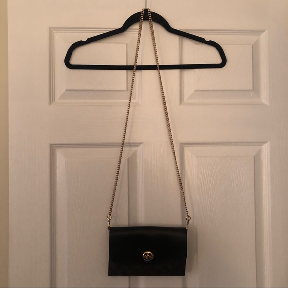 Coach Crossbody Wallet With Detachable Gold Chain - Like New Condition - Picture 5 of 15